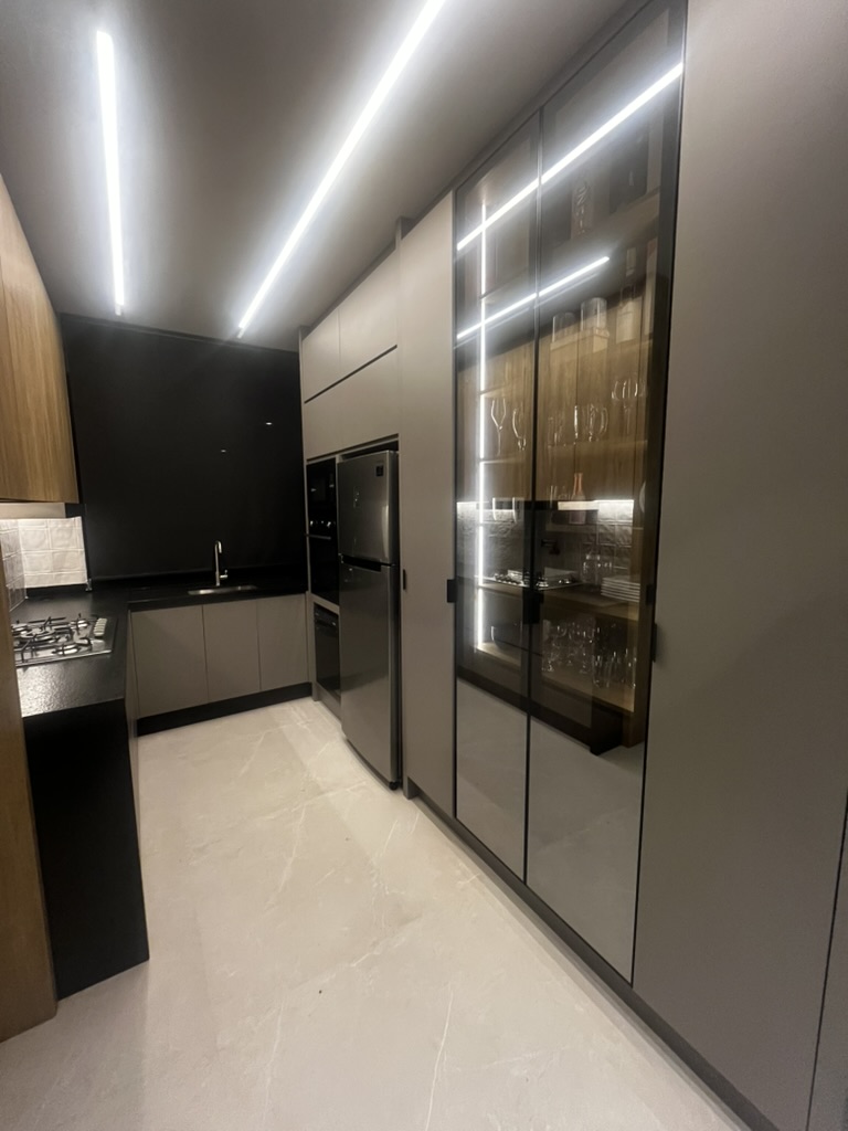 Cozinha gourmet — torre quente e acabamentos