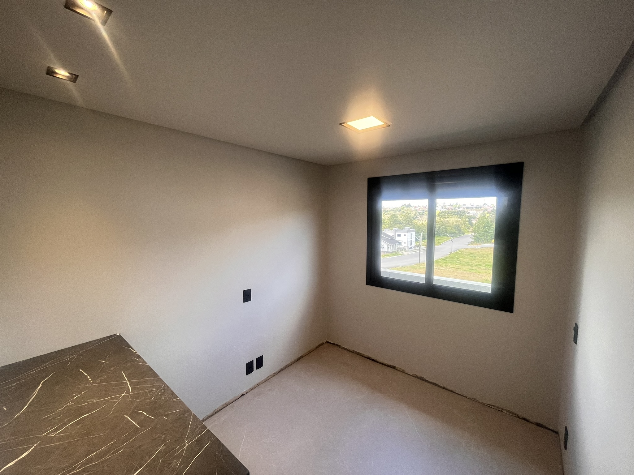 Quarto adicional com marcenaria e posição solar